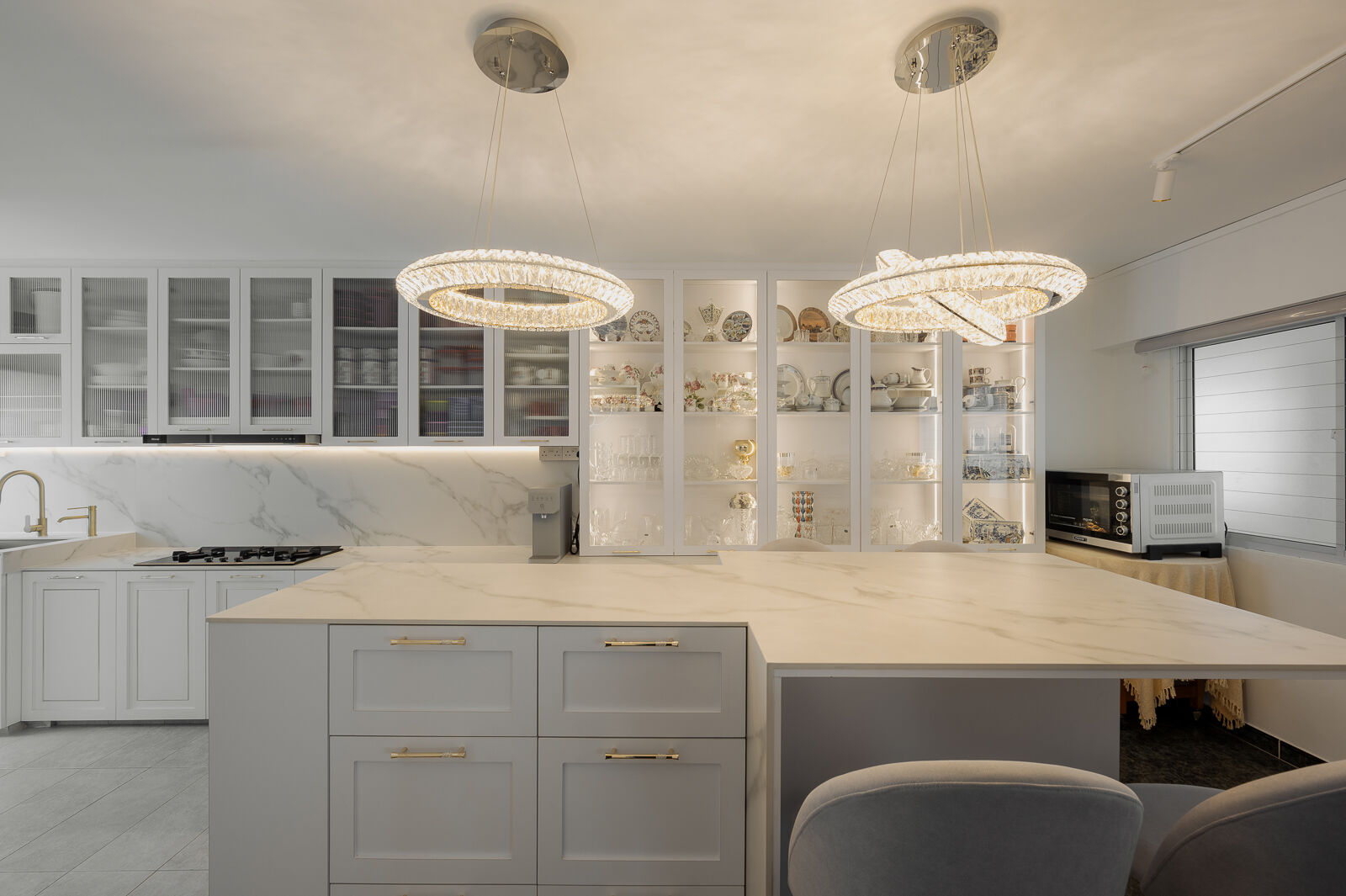 Shaker fronts, brass pulls and a long island under a pair of ring pendants. — 517 Pasir Ris, Pasir Ris